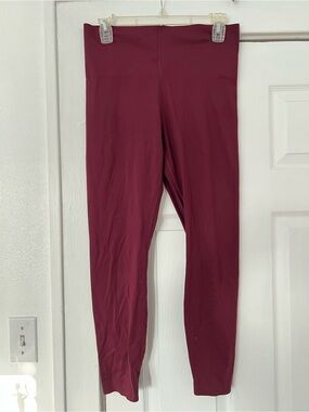 Nike women’s High-Waisted Seamless Leggings Deep Burgundy Size Large